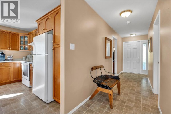 Bedroom - 546 Redwing Drive, Penticton, BC V2A8N7 Photo 4