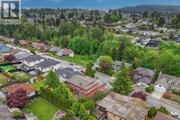 5460 Braelawn Drive, Burnaby, BC V5B4R7 Photo 5