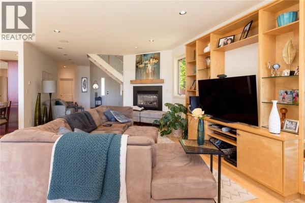 Living room - 5469 Sooke Rd, Sooke, BC V0S1N0 Photo 5