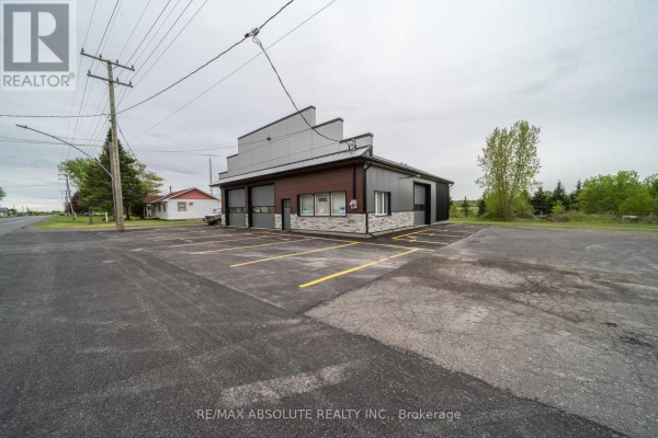 Aerial view of commercial building with multiple garage doors and parking lot. - 547 County Rd 9 Road, Alfred And Plantagenet
