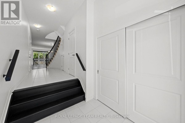Living room - 547 Rioja Street, Ottawa, ON K2S0H8 Photo 5