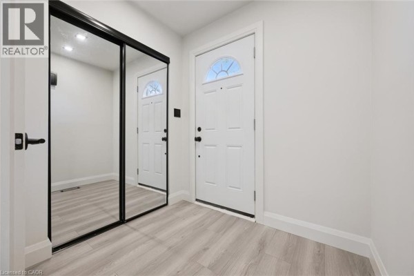 Bedroom - 5475 Lakeshore Road Unit# 107, Burlington, ON L7L1E1 Photo 3