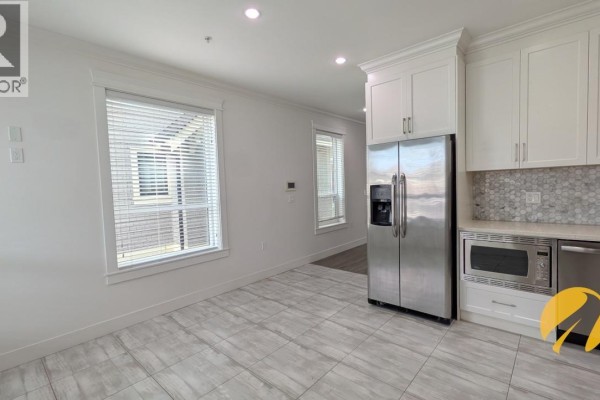 5477 Wales Street, Vancouver, BC V5R3M9 Photo 3