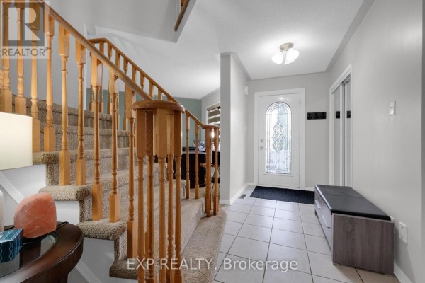 Living room - 548 Ormond Drive, Oshawa, ON L1K2L4 Photo 3