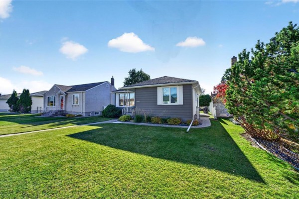 Eat in kitchen - 548 Rupertsland Avenue, Winnipeg, MB R2V0H1 Photo 2