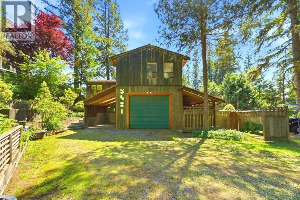 5481 Indian River Drive, North Vancouver, BC V7G2T7 Photo 2
