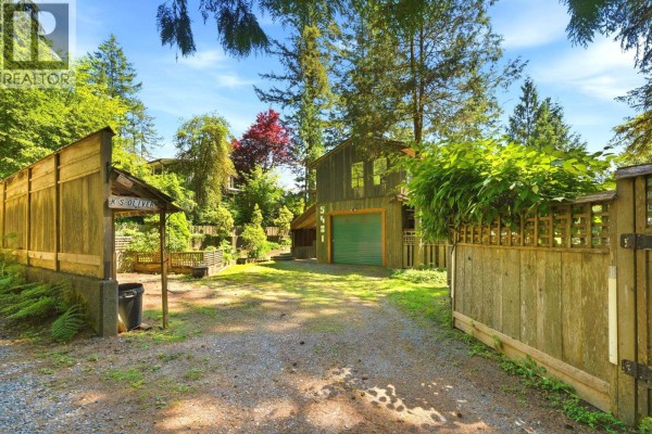 5481 Indian River Drive, North Vancouver, BC V7G2T7 Photo 3