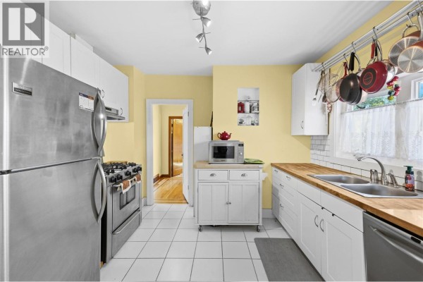 Laundry room - 549 Edmonton Avenue, Penticton, BC V2A2H1 Photo 5
