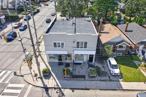 549 Sammon Avenue, Toronto, ON M4J2B3 Photo 2