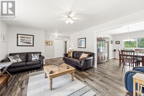 Dining room - 5492 Hwy 620, Wollaston, ON K0L1P0 Photo 4