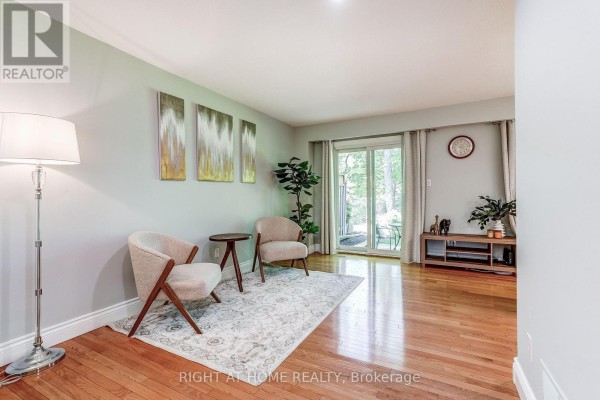 Living room - 55 - 2120 Rathburn Road E, Mississauga, ON L4W2S8 Photo 4