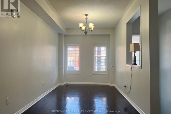 Bedroom 3 - 55 - 435 Hensall Circle, Mississauga, ON L5A4P1 Photo 5