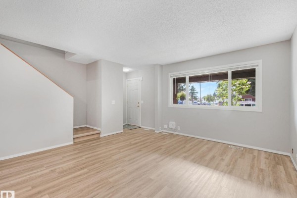 Primary Bedroom - #55 13833 30 St Nw, Edmonton, AB T5Y2B2 Photo 4