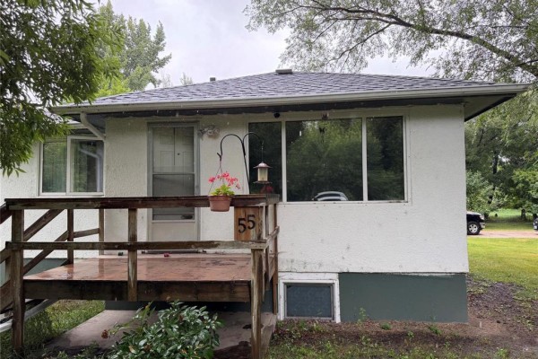 55 4th Street E, Gladstone