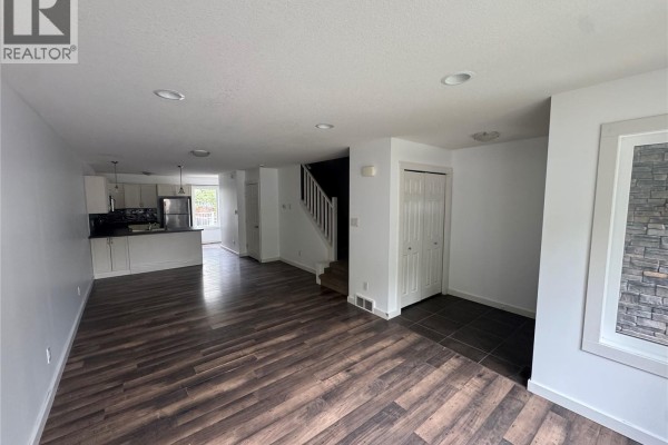 525 Alexandra Street, Weyburn, SK, photo 2