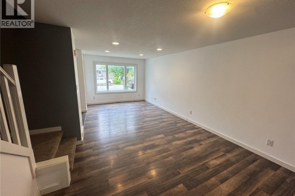 525 Alexandra Street, Weyburn, SK, photo 3