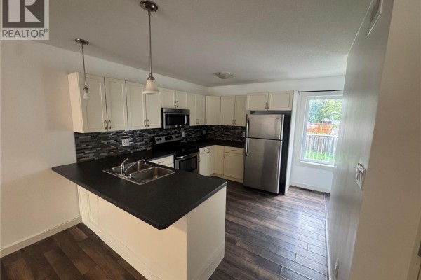 2pc Bathroom - 525 Alexandra Street, Weyburn, SK S4H1R7 Photo 4