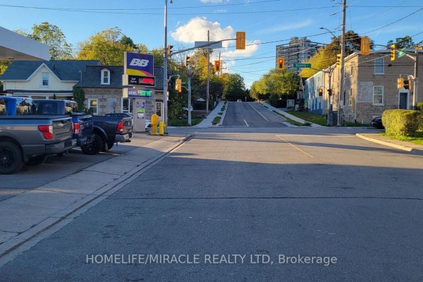 55 Beverly Street, Cambridge, ON N1R3Z4 Photo 3