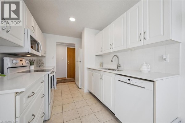 Dining room - 55 Blue Springs Drive Unit# 311, Waterloo, ON N2J4T3 Photo 5