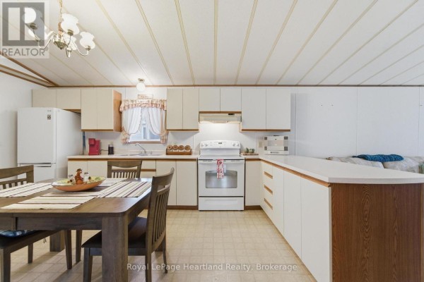 Kitchen - 55 Cherokee Lane, Ashfield Colborne Wawanosh, ON N7A3Y2 Photo 5