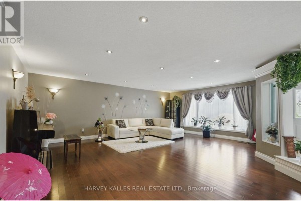 55 Denham Drive, Richmond Hill, ON, photo 3