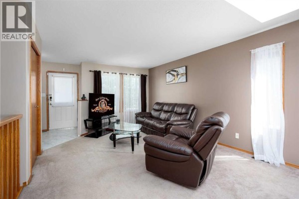 Dining room - 55 Edgewood Drive, Camrose, AB T4V4Z3 Photo 4