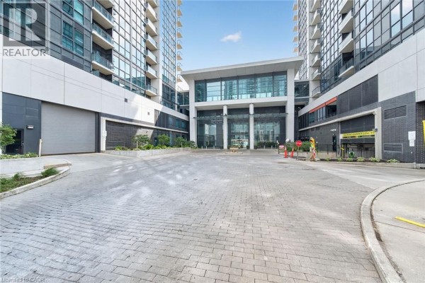 Living room/Dining room - 55 Eglinton Avenue W Unit# 605, Mississauga, ON L5R0E4 Photo 4
