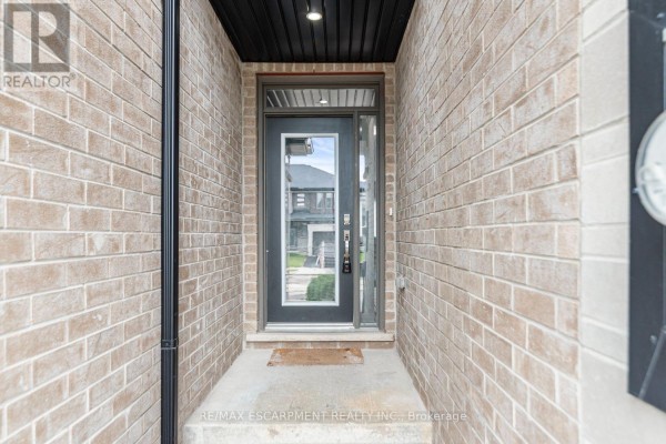 55 Greenwich Avenue, Hamilton, ON L8J0L6 Photo 3