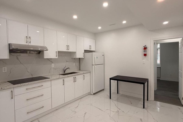 Bedroom 3 - Upper - 55 Huron Street, Toronto, ON M5T2A6 Photo 5