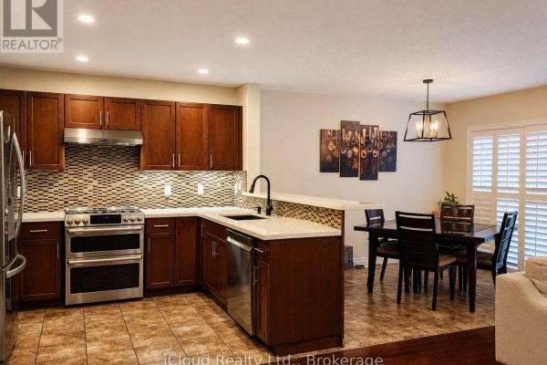 Eating area - 55 Magnificent Way, Hamilton, ON L0R1C0 Photo 5