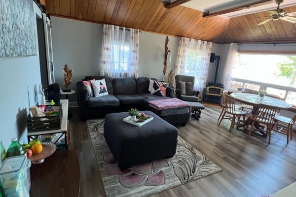 Bedroom 2 - 55 Paradise Road, Kawartha Lakes, ON K0M1B0 Photo 3
