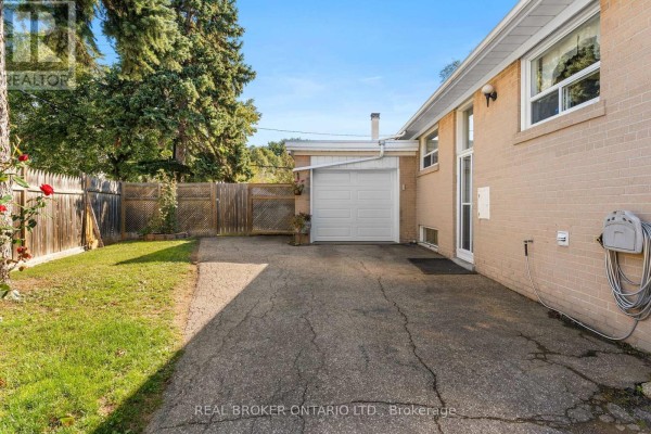 Primary Bedroom - 55 Rayoak Drive, Toronto, ON M3A2Y5 Photo 4