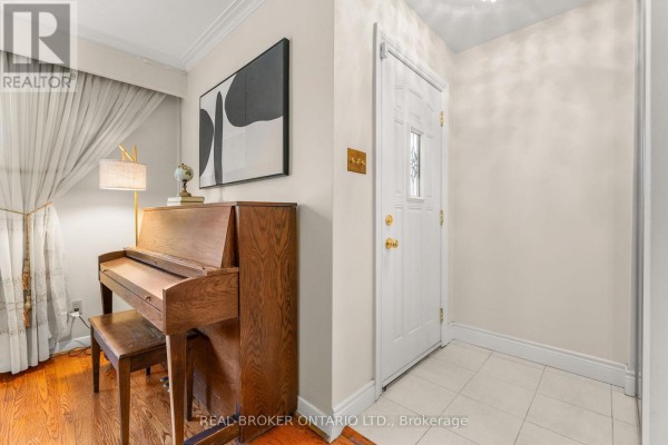 Bedroom 2 - 55 Rayoak Drive, Toronto, ON M3A2Y5 Photo 5