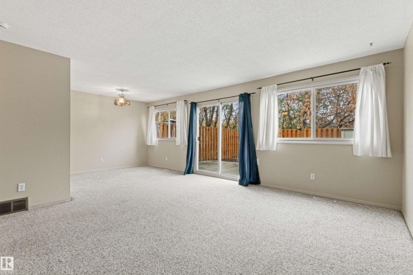 Bedroom 2 - 55 Royal Rd Nw, Edmonton, AB T6J2E7 Photo 5