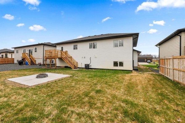 Living room - 55 Seine River Crossing Road, Ste Anne, MB R5H0A7 Photo 5