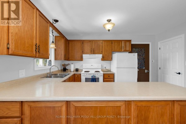 Den - 55 Shelswell Boulevard, Oro Medonte, ON L0L2E0 Photo 5