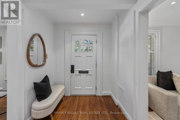 55 Wembley Road, Toronto, ON M6C2G1 Photo 3