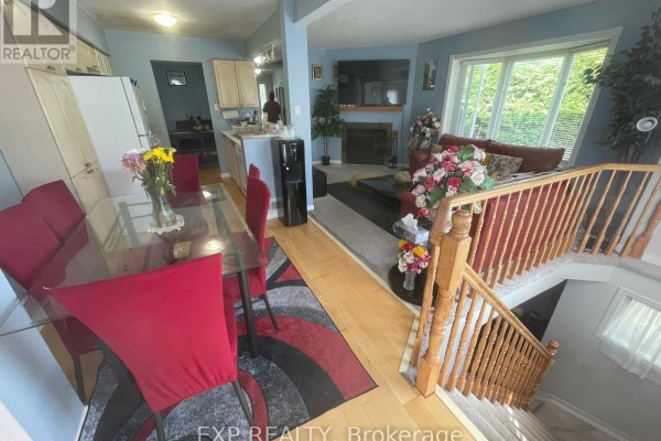 55 Whitegate Crescent, Ottawa, ON K2J4B7 Photo 4