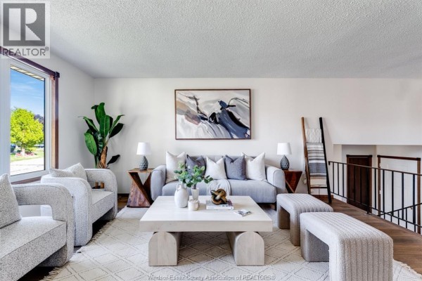 Living room/Fireplace - 55 Windwood Drive, Leamington, ON N8H4M8 Photo 5