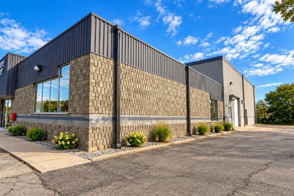 550 & 560 Archibald St, Winnipeg, MB R2J0X6 Photo 3