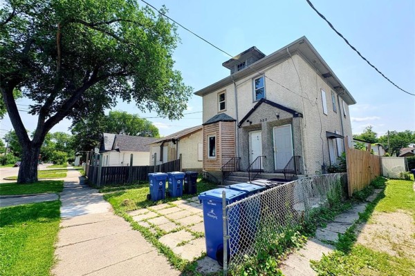 Living room - 550 Alfred Avenue, Winnipeg, MB R2W1Y4 Photo 3