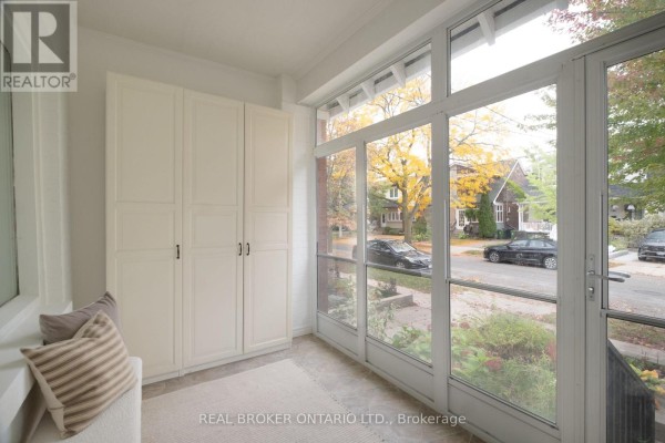 Dining room - 550 Milverton Boulevard, Toronto, ON M4C1X5 Photo 2