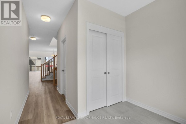 550 Paakanaak Avenue, Ottawa, ON K1X0J7 Photo 4