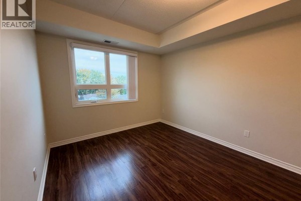 Living room - 550 Park Avenue West Unit# 418, Chatham, ON N7M0T6 Photo 4