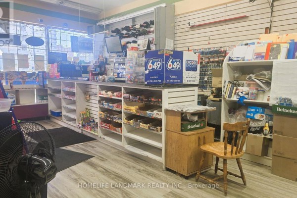 550 Sheppard Avenue W, Toronto, ON M3H2R9 Photo 2