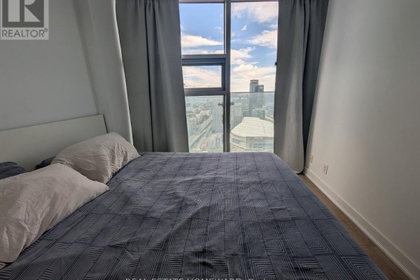 Living room - 5507 - 14 York Street, Toronto, ON M5J0B1 Photo 3