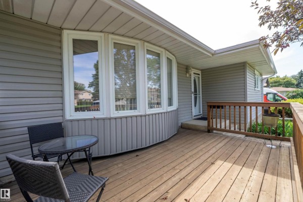 Kitchen - 5507 51 St, Leduc, AB T9E5N5 Photo 3
