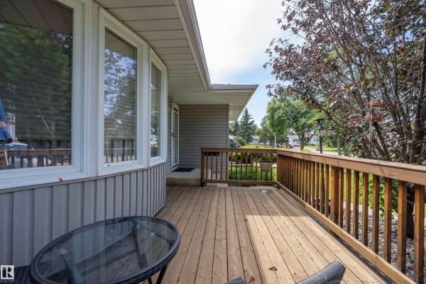 Family room - 5507 51 St, Leduc, AB T9E5N5 Photo 4