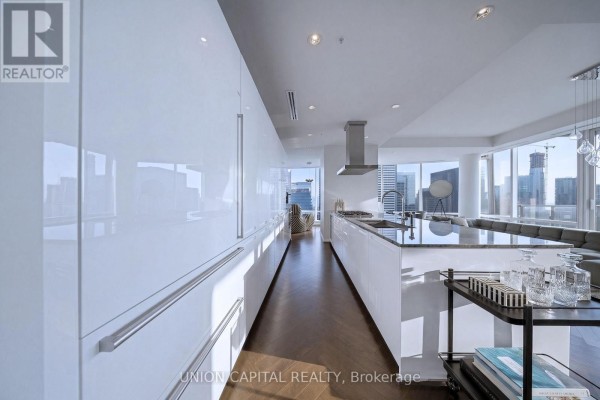 Bedroom 2 - 5508 - 180 University Avenue, Toronto, ON M5H0A2 Photo 4