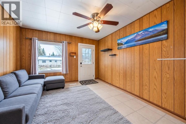 Kitchen - 5509 50 Street, Ponoka, AB T4J1G7 Photo 3